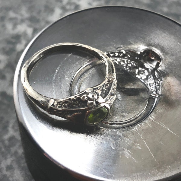 Art Jewelry Classic Sterling Silver Art Nouveau Fabricated Ring With Bright Green Peridot