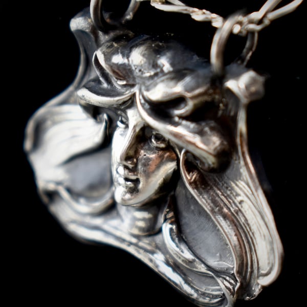 Female Art Nouveau Beauty Vintage Hand Crafted Solid Sterling Silver Necklace