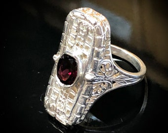 Bague en argent sterling filagré grenat rouge foncé d'inspiration Art déco