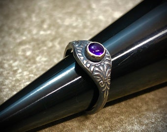 Delicate Art Jewelry Classic Sterling Silver Art Nouveau Ring With Natural Amethyst