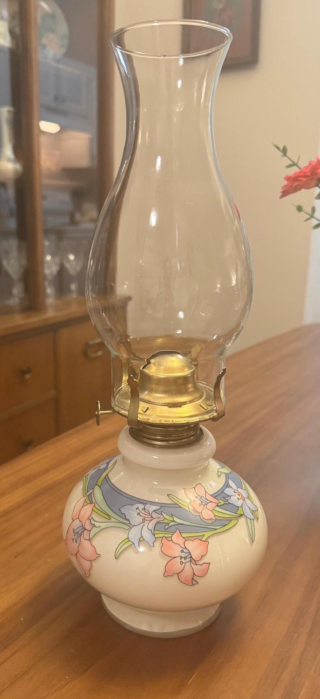 Vintage 1980 Kaaden Ltd Hurricane Glass Oil Lamp- Cream/off White