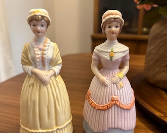 Vintage Victorian Ladies Ceramic Hand Bells - Zestaw 2 Żółtych i Różowych Figurek Kobiet