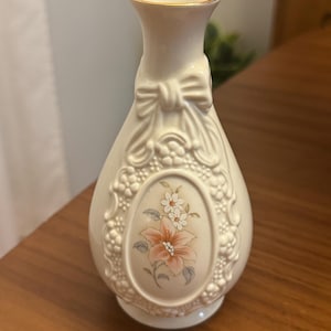 Vintage ‘The Cameo Ribbon Vase’ Ivory & Pink Floral Flower Bud Vase with Gold Trim by Royal Heritage