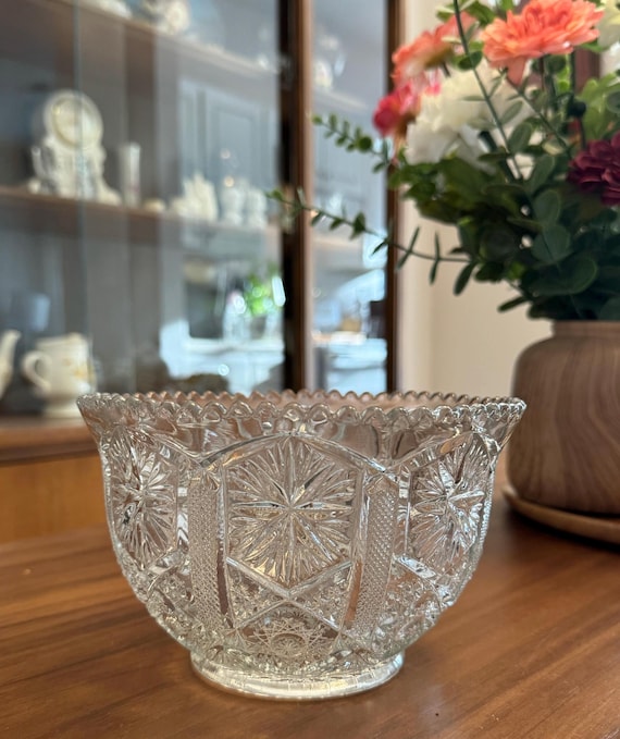 Assorted Vintage Pressed Glass, Crystal, and Cut Glass Finger Bowls Assorted Vintage Pressed Glass, Crystal, and Cut Glass Finger Bowls