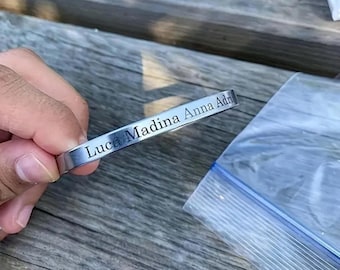 Bracciale rigido personalizzato in acciaio inossidabile con incisione / Bracciale rigido da uomo / Bracciale personalizzato con incisione / Bracciale con nome delicato / Gioielli incisi