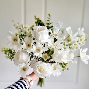 White & Green Wildflower Bouquet, Minimalist Faux/Artificial Flower Bouquet, White Elegant Silk Wedding Flowers, Garden Style Bridal Bouquet
