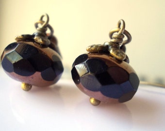 Earrings Acorn earrings Black drop earrings Black jewel Antique brass Woodland jewelry Small earring Black glass bead Dangle Bronze jewelry