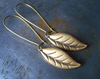 Long leaf earrings, leaf earrings, antiqued brass, bronze, leaves earrings dangle earrings feather earrings, nature jewelry, leaf drop women