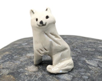Figurine miniature de loup blanc