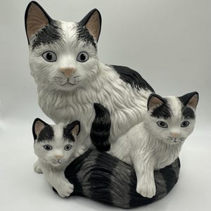 Homco Vintage Porcelain Cat Figurine Mother and Kittens Black and White