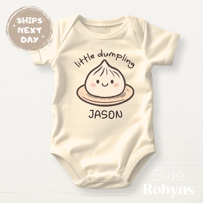 Little dumpling baby onesie

Custom baby onesie with name

Dumpling baby outfit

Cute baby dumpling shirt

Personalized baby bodysuit

Dumpling toddler sweatshirt

Asian food baby onesie

Baby clothes with food design

Baby dumpling graphic tee

Little dumpling kids t-shirt
