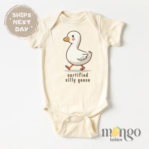 Silly goose baby outfit
Funny goose clothing
Goose-themed kids wear
Certified silly goose apparel
Humorous animal baby clothes
Goofy goose design
Playful goose print
