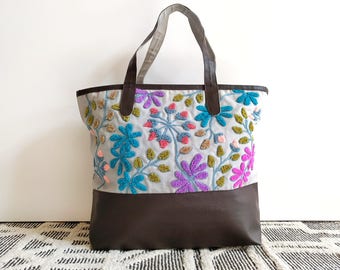 Weekender Bag, Floral Purse, Travel Bag, Canvas Tote, Floral Embroidery, Canvas Bag, Embroidered Bag, Traveller, Travel Bag, Faux Leather