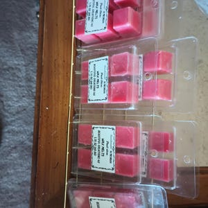 Clamshell wax melts