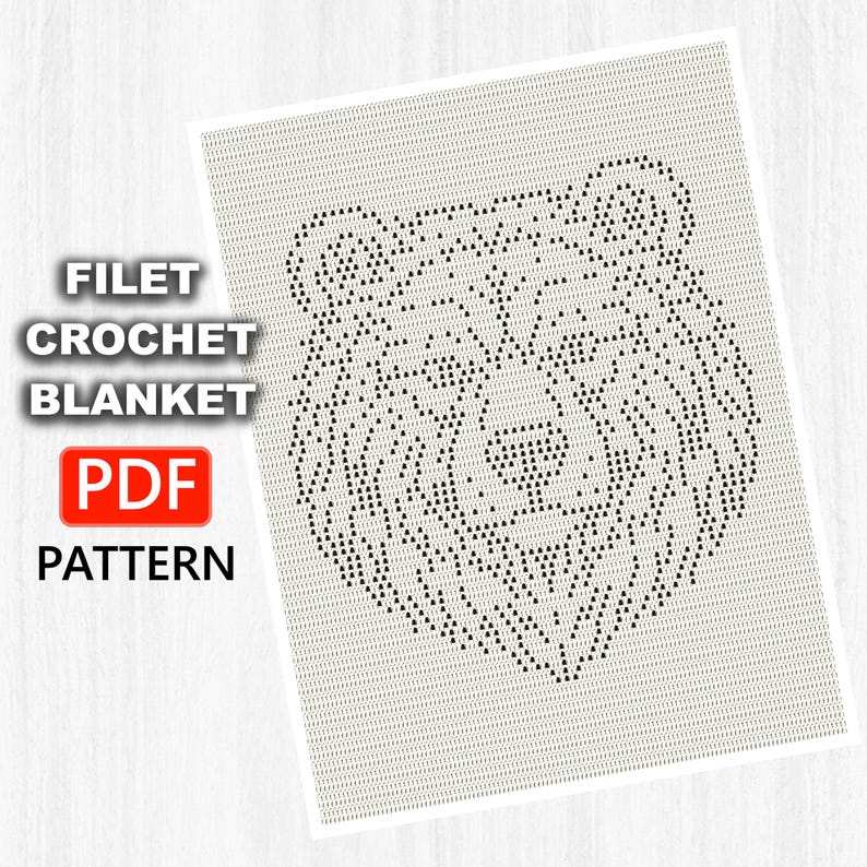 Pode incluir: Um padr&atilde;o PDF digital para uma manta de croch&ecirc; fil&eacute; com um design geom&eacute;trico de cabe&ccedil;a de urso em preto e branco. O texto &agrave; esquerda diz FILET CROCHET BLANKET PDF PATTERN em letras pretas e vermelhas sobre um fundo branco.