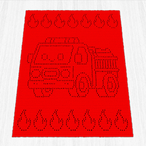 Puede incluir: Una manta roja tejida a ganchillo con un contorno negro de un camión de bomberos en el centro. La manta tiene un patrón de llamas repetido a lo largo de los bordes superior e inferior. La manta es rectangular y parece hecha a mano.