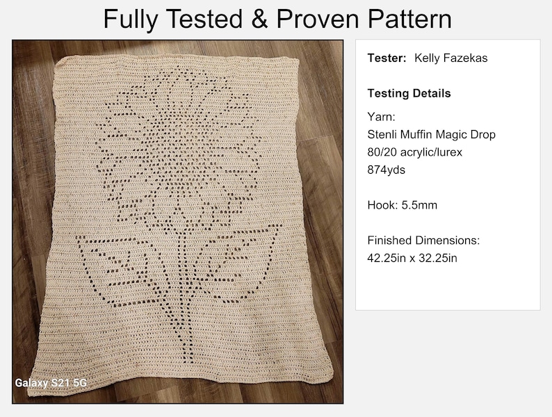Puede incluir: Una manta rectangular de ganchillo color blanco roto con un motivo de girasol en punto calado. El texto dice Fully Tested & Proven Pattern, Tester: Kelly Fazekas, Testing Details, Yarn: Stenli Muffin Magic Drop 80/20 acr&iacute;lico/lurex 874yds, Hook: 5.5mm, Finished Dimensions: 107,3cm x 81,9cm.