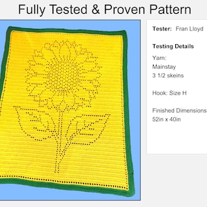 Puede incluir: Una manta rectangular de ganchillo amarilla con un borde verde oscuro y un dise&ntilde;o central de girasol creado con puntos calados. El texto dice Fully Tested & Proven Pattern, Tester: Fran Lloyd, Testing Details, Yarn: Mainstay 3 1/2 skeins, Hook: Size H, Finished Dimensions: 52in x 40in.