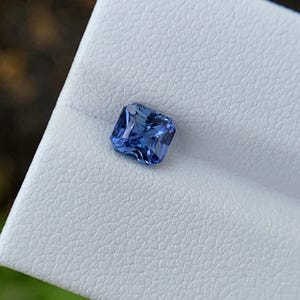 Beautiful unheated Ceylon Cornflower Blue Sapphire 0.90 Carats, Natural Blue Sapphire, Clean Blue Sapphire, Unheated,  Birthstone