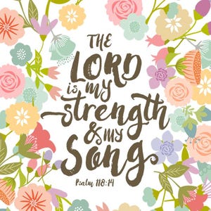 Puede incluir: Un fondo blanco con un borde floral. El texto "The Lord is my strength & my song" está escrito en letras cursivas marrones. El versículo "Salmo 118:14" está escrito debajo del texto.