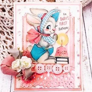 Cartão de felicitações vintage retrô feito à mão para o 1º ANIVERSÁRIO DO BEBÊ coelho com touca rosa