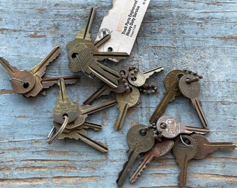 Lot of 23 Vintage Keys Key Destash Altered Art Most Are Brass