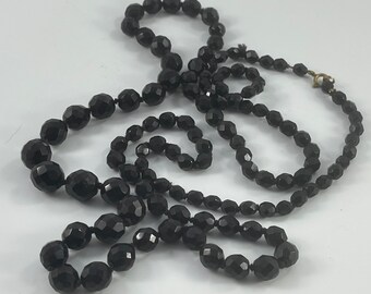 Vintage Ladies’ Black Glass Beaded Beads Necklace