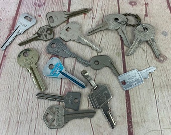 Lot of 16 Vintage Keys Key Destash Altered Art A Couple of Suitcase Keys