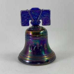 Vintage Joe St Clair jaren 1970 blauw carnavalglas Liberty Bell 1776/1976