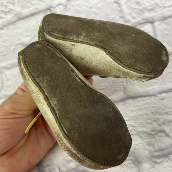 Vintage Well Worn White Leather Baby Crib Shoes - image 4