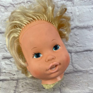 Vintage 1973 Kenner-poppenhoofd kort blond haar Ideaal voor reparaties of herbestemming van een griezelig poppenhoofd