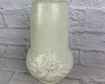 Vintage Nelson McCoy Art Pottery Ivory Off White Berries and Leaves Stove Pipe Vase