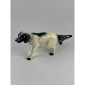 Figura de perro pointer de porcelana vintage en blanco y negro