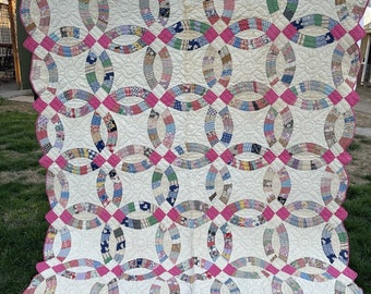 Beautiful Hand Stitched Double Wedding Ring Quilt with Pink Border