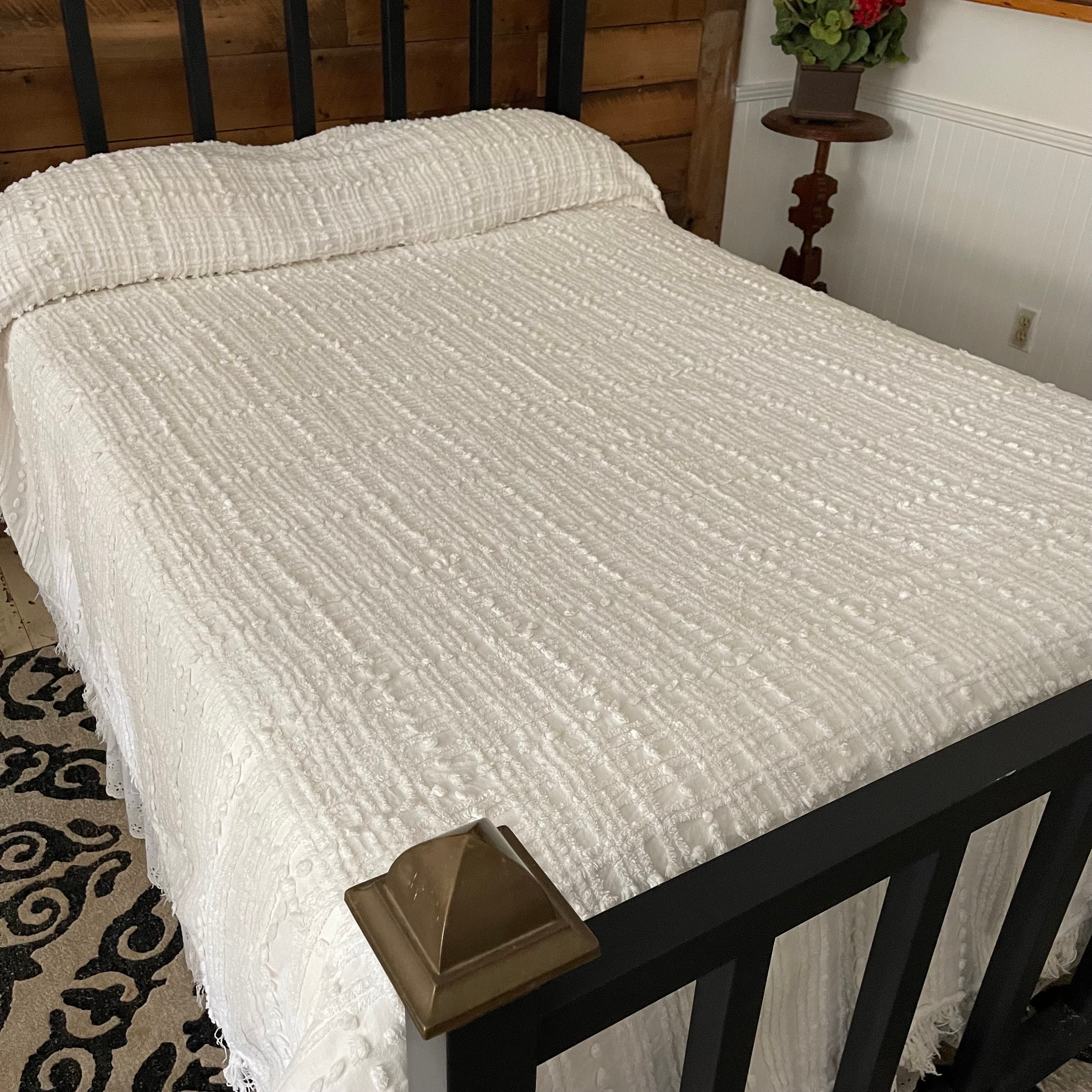 Vintage White Cotton Floral Chenille Full Size Bedspread With