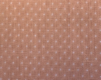 1 1/2 yardas de tela de mezcla de algodón vintage rosa con lunares blancos