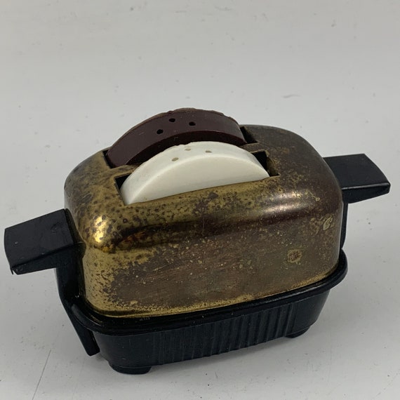Art & Collectibles Figurines & Knick Knacks Vintage toaster salt and pepper set Collectibles