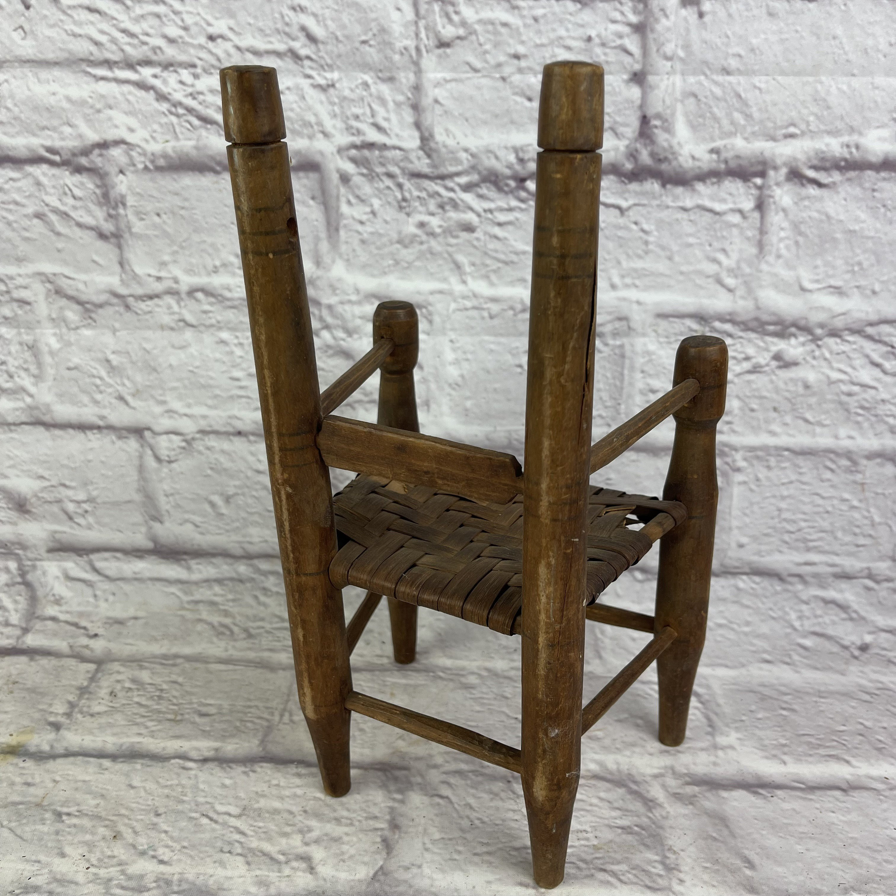Poupée Ancienne Et 2 Chaises Miniatures En Bois Et Rotin - Déco Grenier