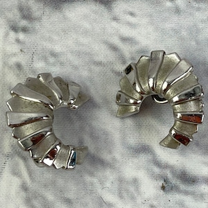 Vintage Designer Signed Trifari Silvertone Clip On Earrings