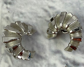 Vintage Designer Signed Trifari Silvertone Clip On Earrings