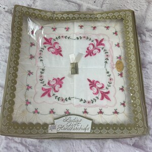 Pair of Vintage NIB Ladies White Cotton Hankies Handkerchiefs With Pink Flowers image 2