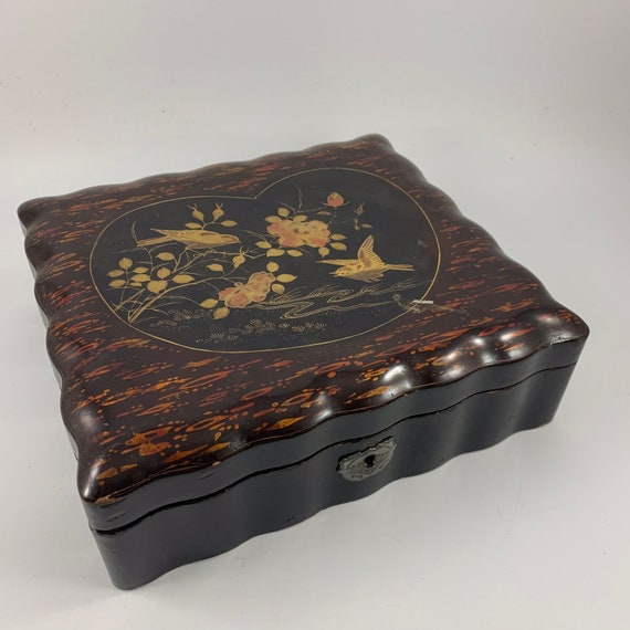 Japan Pretty vintage small jewelry box in golden metal with pink enameling 1950s 1960s