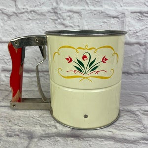 Vintage Retro Cream and Red Floral Sifter Androck Hand-i-Sift