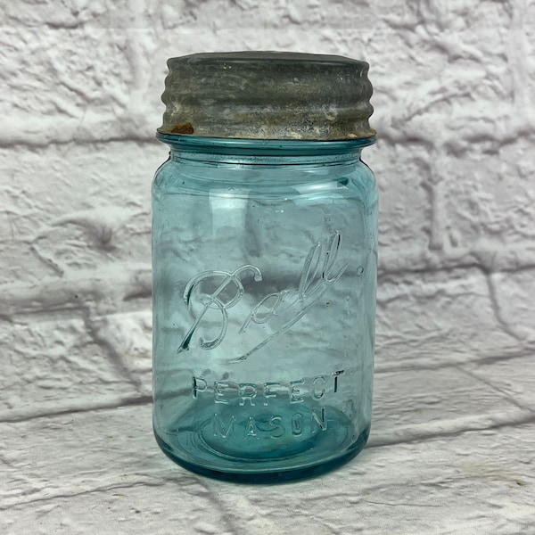 Vintage Aqua Ball Perfect Mason Pint Fruit Jar with Zinc Lid