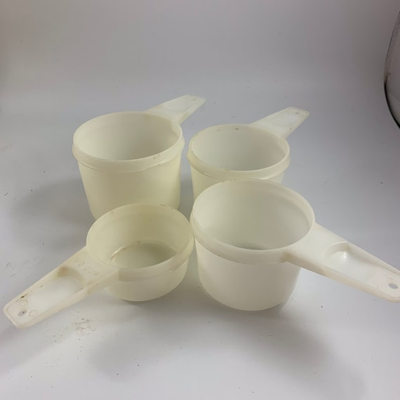 Vintage Measuring Cups Set Plastic Off White 70s 80s Decor