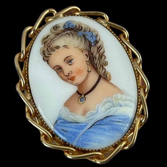 ChicLadies Baroque Vintage Brooch Flower Pin with Lady Portrait