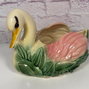 Stor vintage-svanplanter i glaserad keramik, rosa och grön