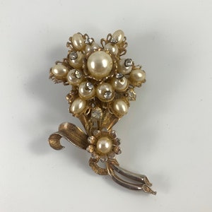 VIntage 1960's Era Flower Pin Faux Pearls Rhinestones image 6