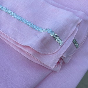Vintage 1960’s Era Pink Linen Blend Tablecloth & 4 Napkins Set With Silver Metallic Rick Rack Trim