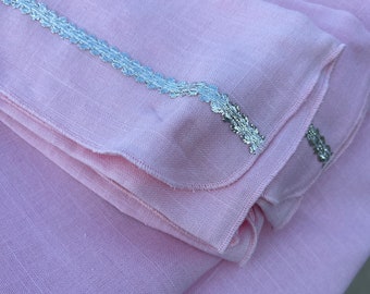 Vintage 1960’s Era Pink Linen Blend Tablecloth & 4 Napkins Set With Silver Metallic Rick Rack Trim